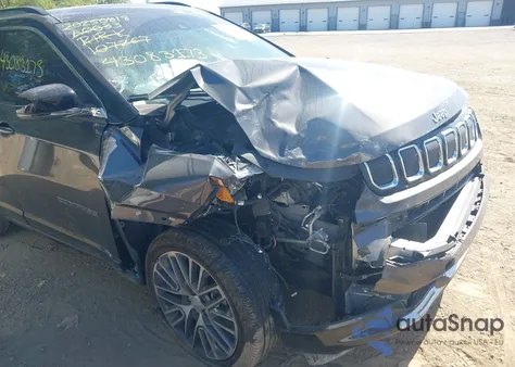 2022 Jeep Compass Limited 4X4 z USA, uszkodzony, nr VIN 3C4NJDCB9NT107257